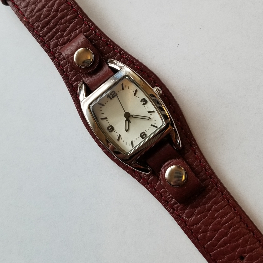 ❗Vintage Brown Leather Watch with Silver Accents❗